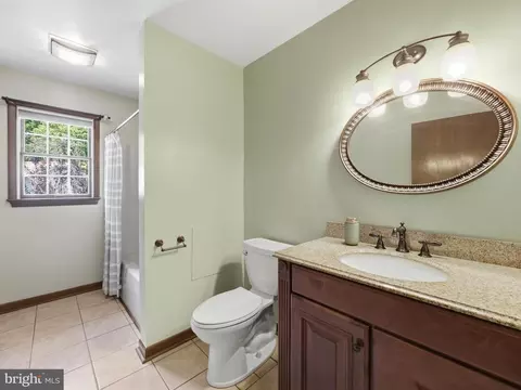 Bath - 16105 Wright Rd, Williamsport, MD 21795 photo 1 of 2