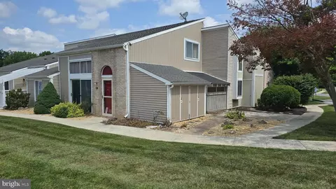 1500 Kensington Dr, Hagerstown, MD 21742