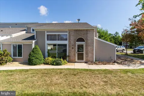 1500 Kensington Dr, Hagerstown, MD 21742