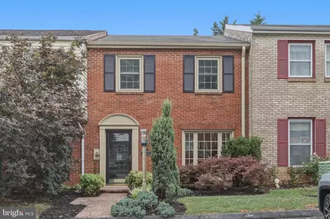 17904 Hickory Ln, Hagerstown, MD 21740