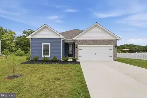 9910 Roulette Dr, Hagerstown, MD 21740