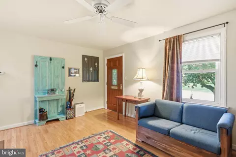 Entry Way - 73 Devonshire Rd, Hagerstown, MD 21740 photo 1 of 4