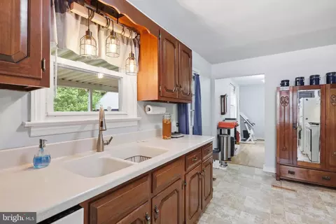 Entry Way - 73 Devonshire Rd, Hagerstown, MD 21740 photo 3 of 4