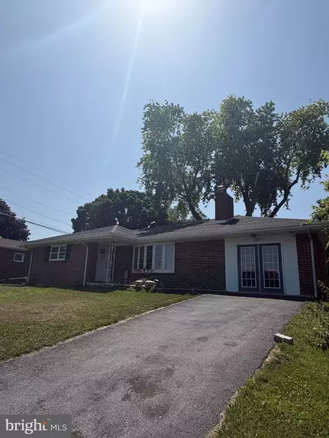 16827 Hampton Rd, Williamsport, MD 21795
