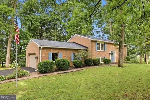 18309 Woodside Dr, Hagerstown, MD 21740