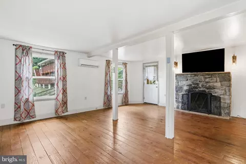 Living - 12527 Rockdale Rd, Clear Spring, MD 21722 photo 2 of 2
