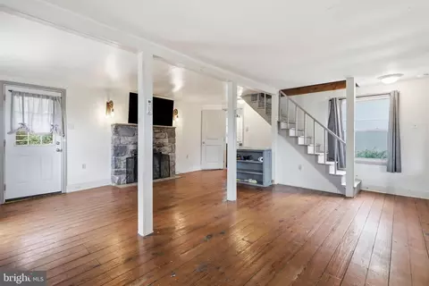 Living - 12527 Rockdale Rd, Clear Spring, MD 21722 photo 1 of 2