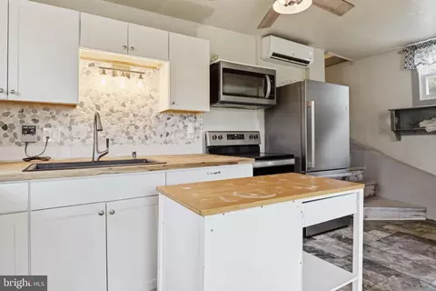Kitchen - 12527 Rockdale Rd, Clear Spring, MD 21722 photo 2 of 2