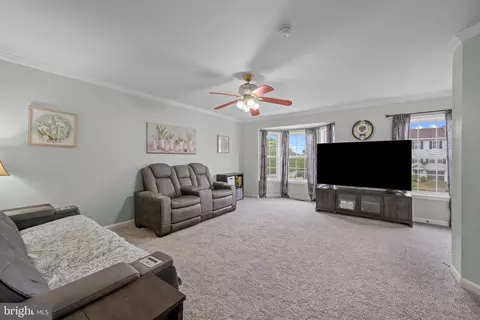 Living - 125 Sentry Rdg, Smithsburg, MD 21783 photo 2 of 5