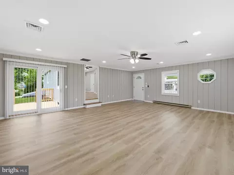 Living - 206 Weldon Dr, Boonsboro, MD 21713 photo 5 of 10