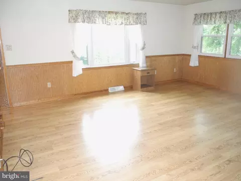 Living - 13204 Draper Rd, Clear Spring, MD 21722 photo 2 of 3