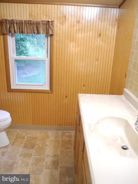 Bath - 13204 Draper Rd, Clear Spring, MD 21722 photo 3 of 3