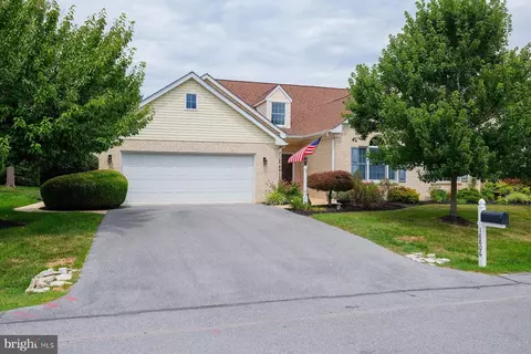 18806 Dover Dr, Hagerstown, MD 21742