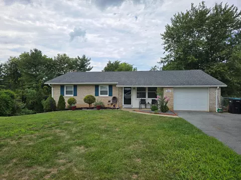 13822 Northcrest Rd, Hagerstown, MD 21742