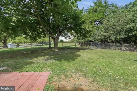 Exterior - 1405 Outer Dr, Hagerstown, MD 21742 photo 5 of 12