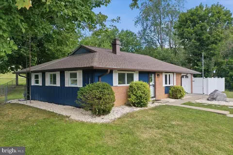 Exterior - 1405 Outer Dr, Hagerstown, MD 21742 photo 4 of 12