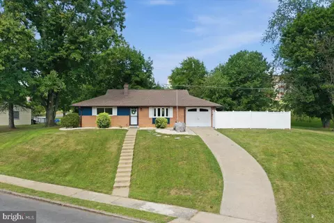 Exterior - 1405 Outer Dr, Hagerstown, MD 21742 photo 2 of 12