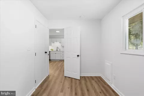 Entry Way - 1405 Outer Dr, Hagerstown, MD 21742 photo 2 of 4