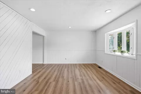 Living - 1405 Outer Dr, Hagerstown, MD 21742 photo 2 of 2