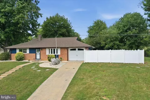 Exterior - 1405 Outer Dr, Hagerstown, MD 21742 photo 3 of 12