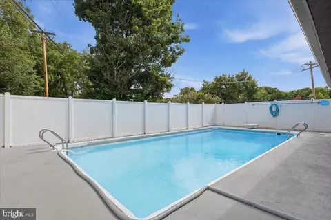 Exterior - 1405 Outer Dr, Hagerstown, MD 21742 photo 10 of 12