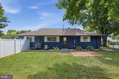 Exterior - 1405 Outer Dr, Hagerstown, MD 21742 photo 7 of 12