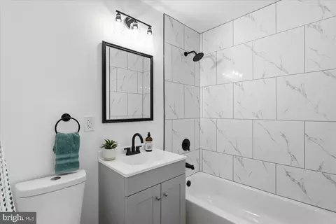 Bath - 1405 Outer Dr, Hagerstown, MD 21742 photo 1 of 1