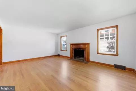 Living - 45 W Water St W, Smithsburg, MD 21783 photo 1 of 5