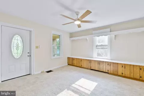 Living - 655 Security Rd, Hagerstown, MD 21740 photo 1 of 5