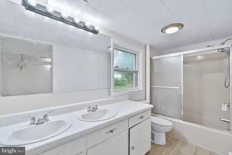 Bath - 655 Security Rd, Hagerstown, MD 21740 photo 1 of 2