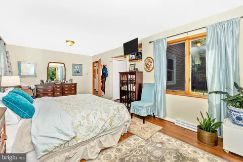 Bedroom - 11915 Cove Rd, Clear Spring, MD 21722 photo 3 of 8
