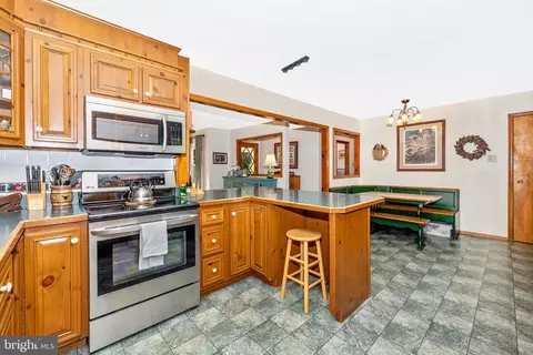 Kitchen - 11915 Cove Rd, Clear Spring, MD 21722 photo 3 of 5