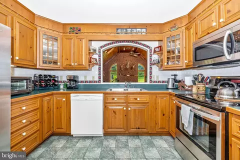 Kitchen - 11915 Cove Rd, Clear Spring, MD 21722 photo 5 of 5
