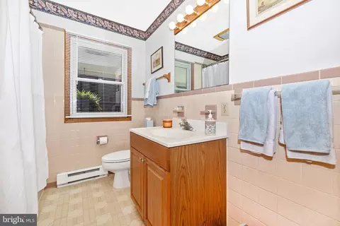 Bath - 11915 Cove Rd, Clear Spring, MD 21722 photo 1 of 2