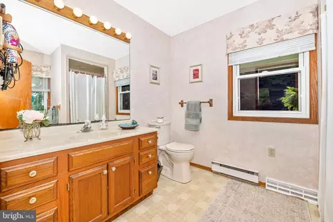 Bath - 11915 Cove Rd, Clear Spring, MD 21722 photo 2 of 2