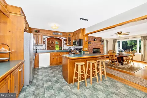 Kitchen - 11915 Cove Rd, Clear Spring, MD 21722 photo 2 of 5