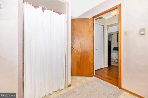 Entry Way - 11915 Cove Rd, Clear Spring, MD 21722 photo 4 of 7