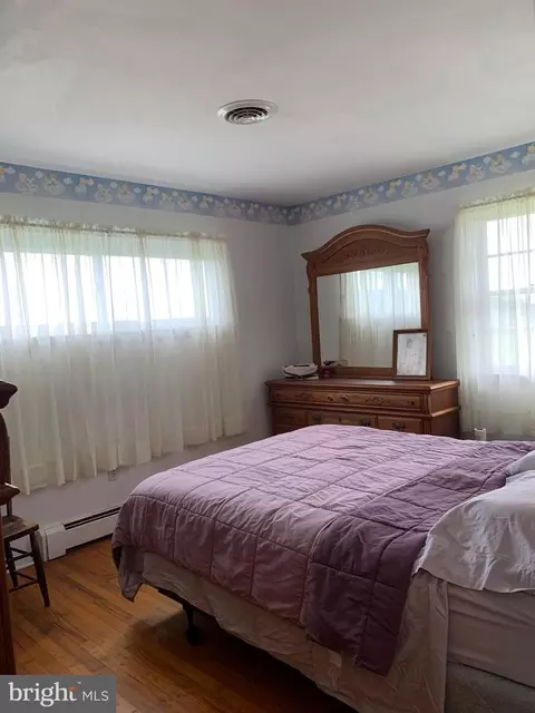 Bedroom - 13644 Saint Paul Rd, Clear Spring, MD 21722 photo 2 of 3