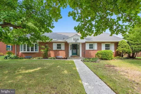 222 Potomac Hts, Hagerstown, MD 21742