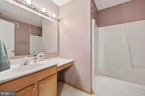 Bath - 27 Amanda Dr, Smithsburg, MD 21783 photo 1 of 3
