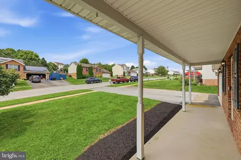 Exterior - 27 Amanda Dr, Smithsburg, MD 21783 photo 9 of 11
