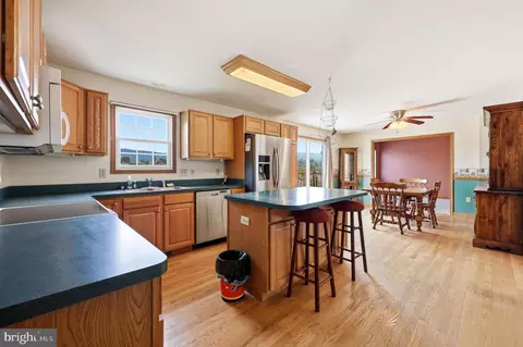 Kitchen - 27 Amanda Dr, Smithsburg, MD 21783 photo 2 of 4