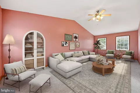 Living - 27 Amanda Dr, Smithsburg, MD 21783 photo 2 of 5