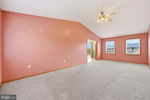 Living - 27 Amanda Dr, Smithsburg, MD 21783 photo 4 of 5