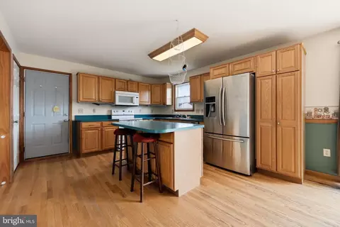 Kitchen - 27 Amanda Dr, Smithsburg, MD 21783 photo 4 of 4