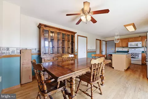 Dining - 27 Amanda Dr, Smithsburg, MD 21783 photo 3 of 4