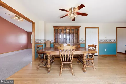 Dining - 27 Amanda Dr, Smithsburg, MD 21783 photo 2 of 4