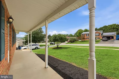 Exterior - 27 Amanda Dr, Smithsburg, MD 21783 photo 8 of 11