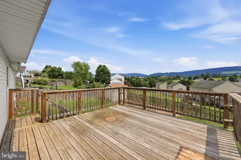 Exterior - 27 Amanda Dr, Smithsburg, MD 21783 photo 3 of 11