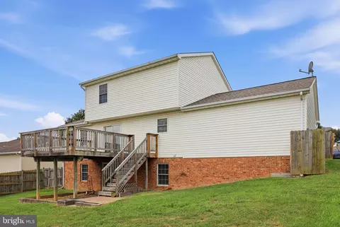 Exterior - 27 Amanda Dr, Smithsburg, MD 21783 photo 6 of 11